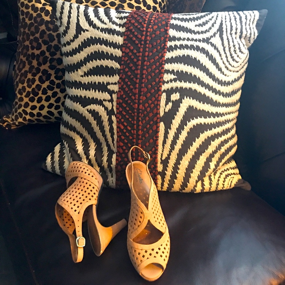 Tan Open Toe Sandals with Heel